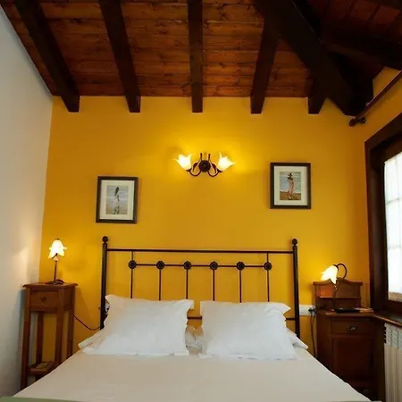 La Vieja Escuela 3* La Revilla