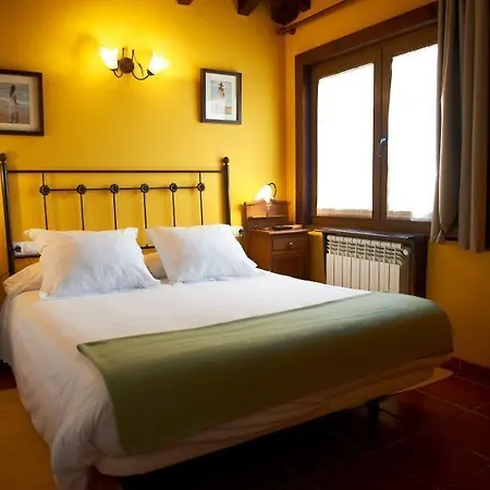 La Vieja Escuela 3* La Revilla